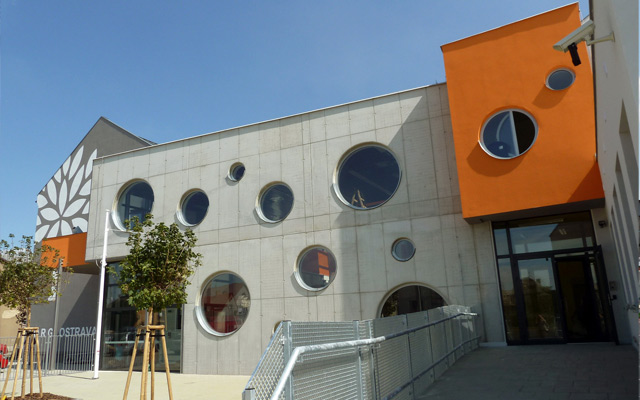 vpohled ze školního dvora